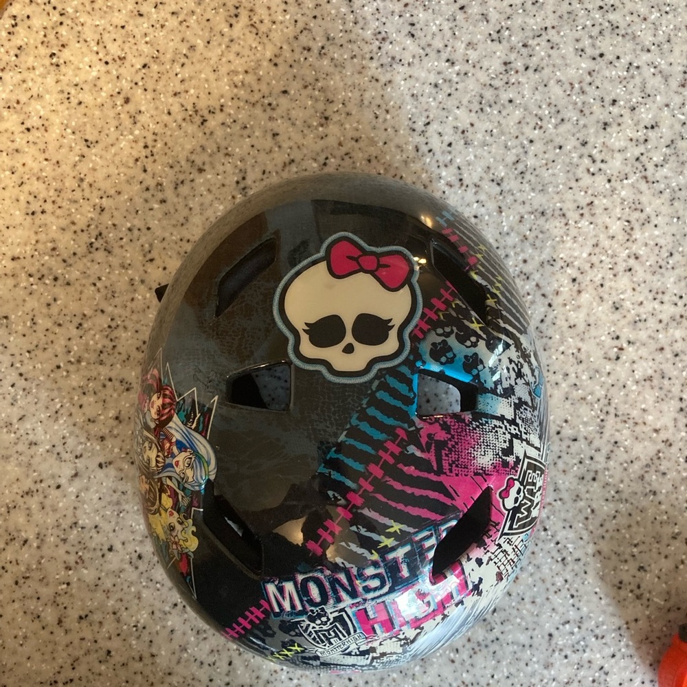 Monster High Helmet - Picture 5 of 8